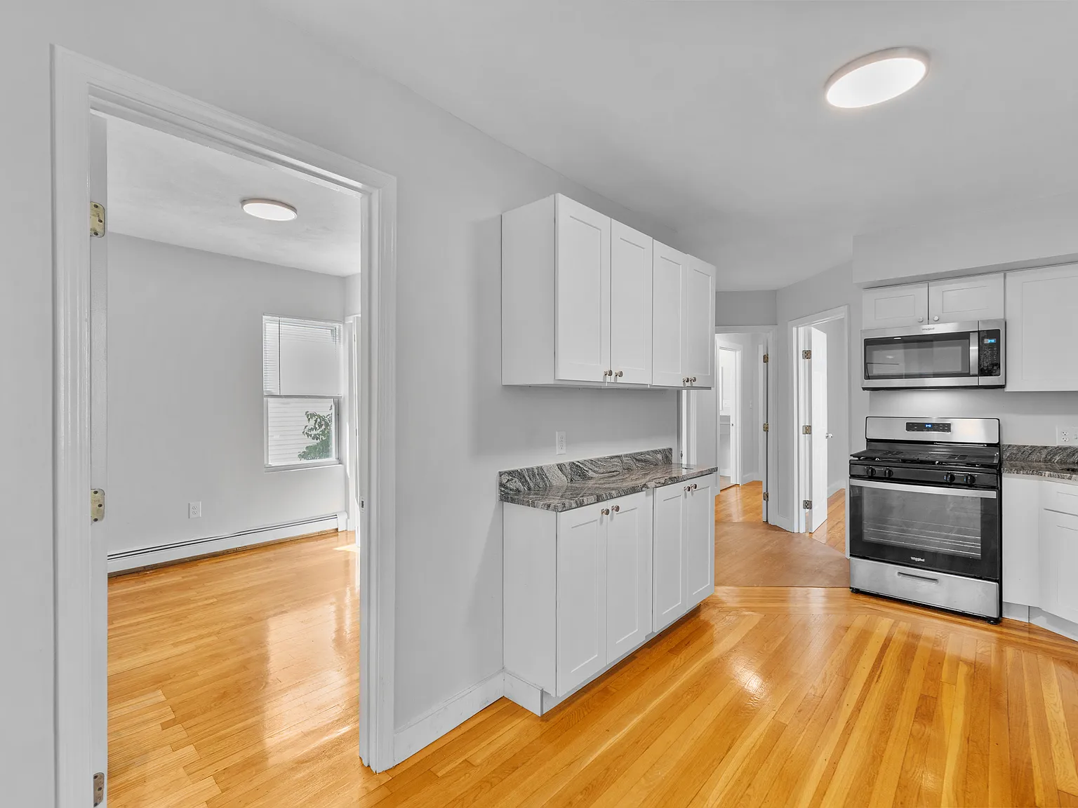 3 bed, 1100 sqft, $3,550 — Photo 2