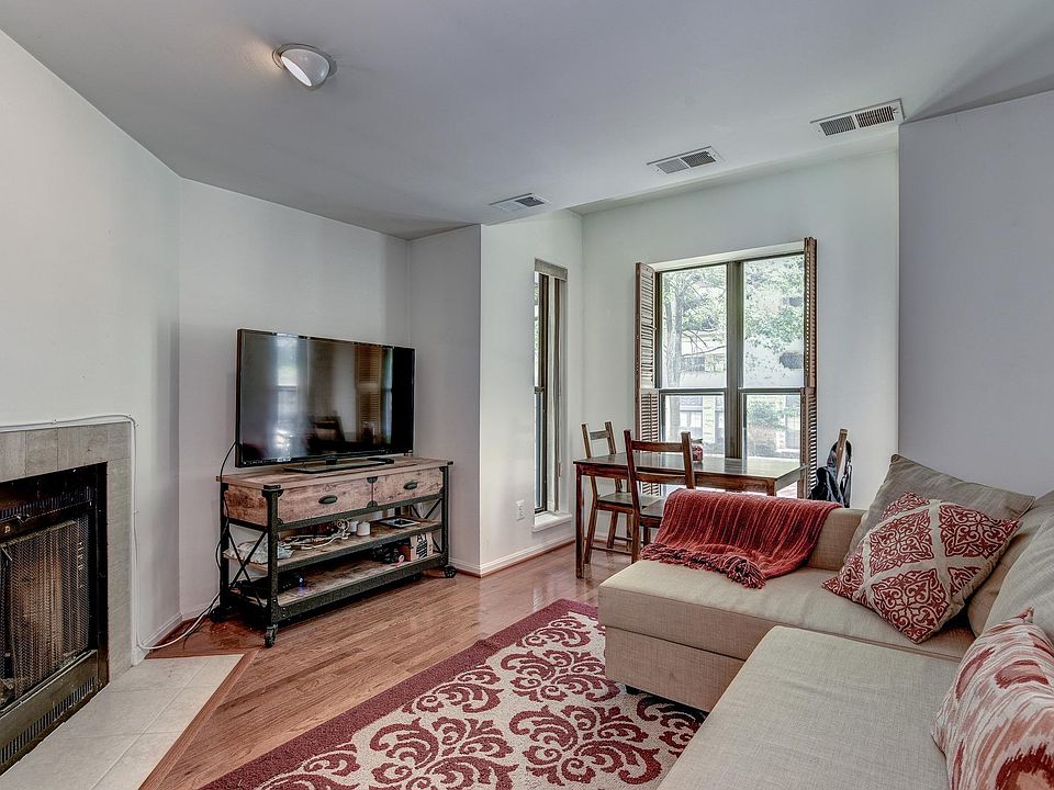 Hardwood floors and high ceilings abound in this fully above-ground 1 bedroom, 1 level unit!
