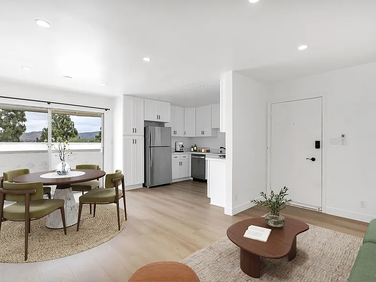 Green Hill Apartments — Photo 36