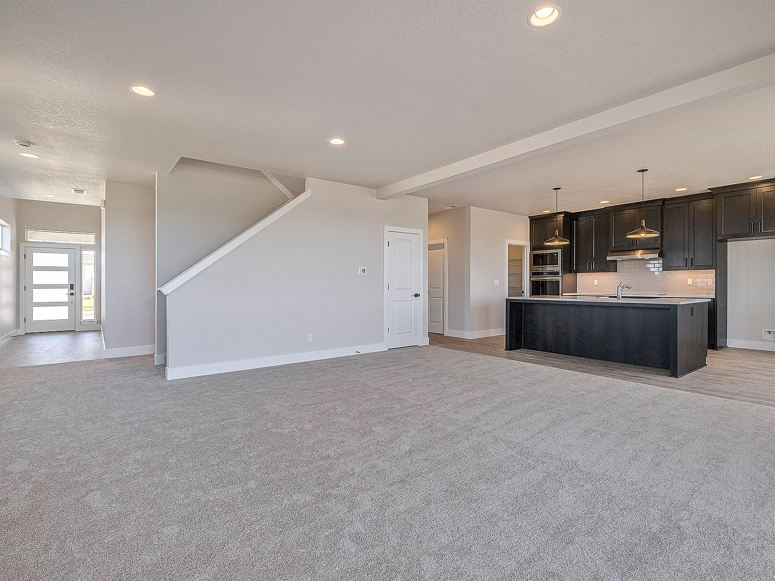 4 bed, 3.5 bath, 3668 sqft, $4,600 — Photo 3