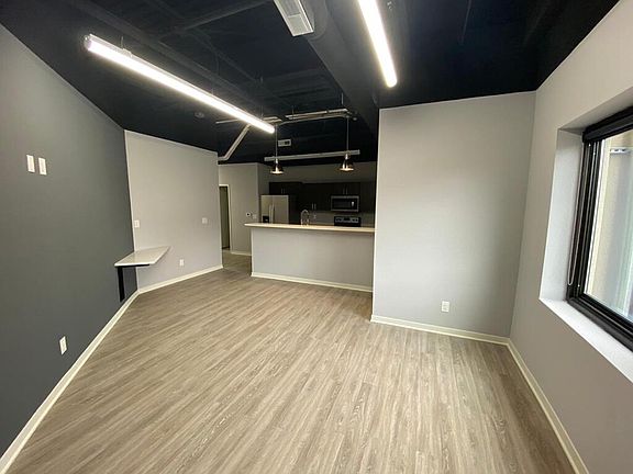 4th image of 22253 Michigan Ave #1