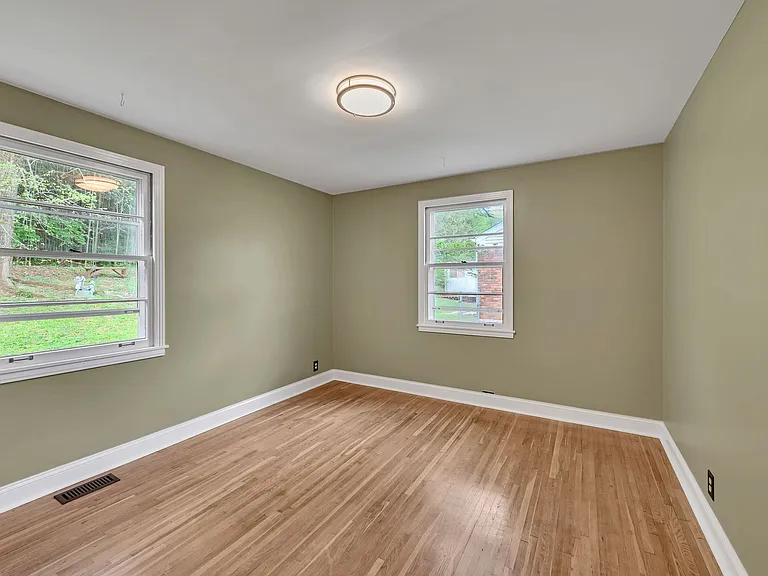 2921 Twin Lawn Dr — Photo 20