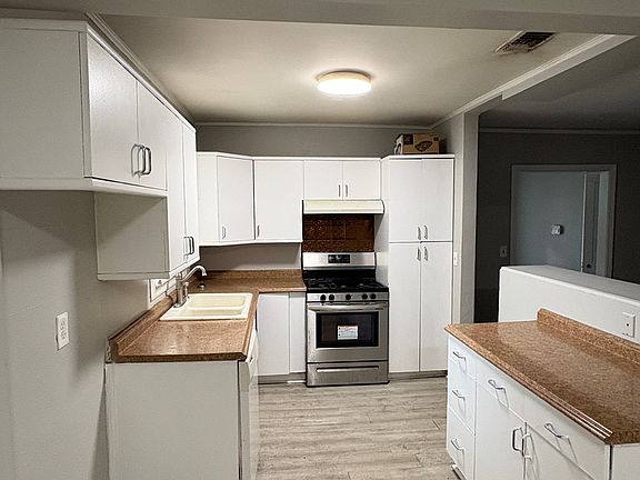3rd image of 18 Oak Forest Dr