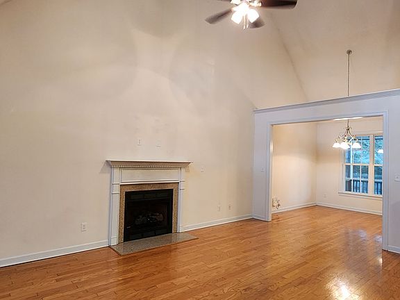 5th image of 302 Savannah Dr