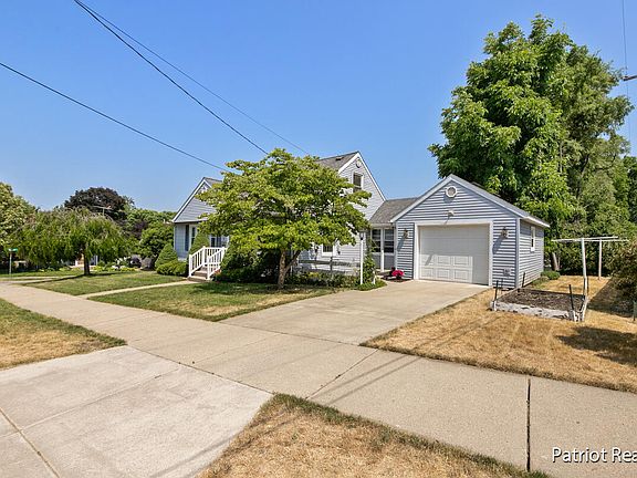 5th image of 7 Graceland St NE