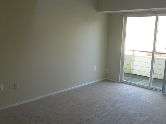 3rd image of 110 Hearne Ct APT 203
