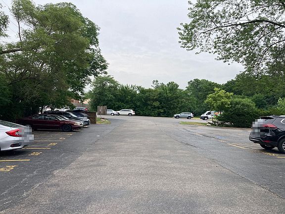 5th image of 2201 Arbor Cir APT 9