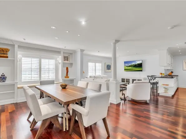 271 Broad Ave S, Naples, FL