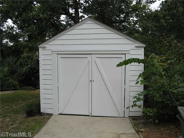 1st image of 303 N Elam Ave
