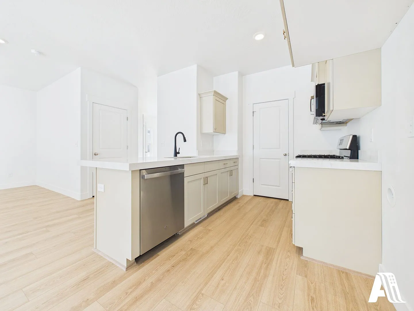 Brand New 4 Bedroom Corner Townhome for Rent Salem, Utah — Photo 3