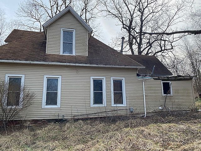 1st image of 128 E Wood St
