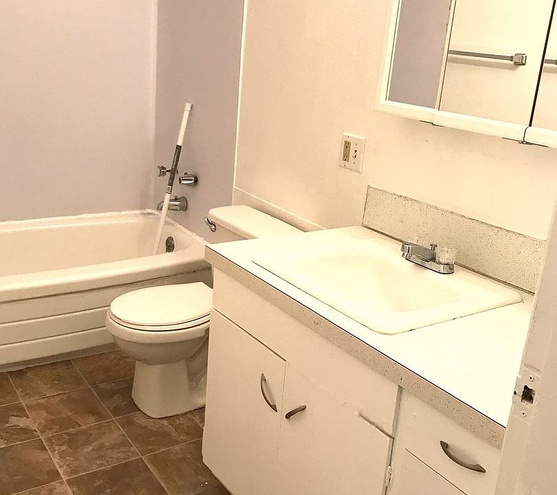 2nd image of 1625 SE Oak St APT 16