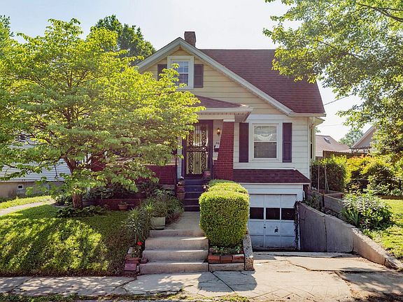 3rd image of 2031 Alexander Ave