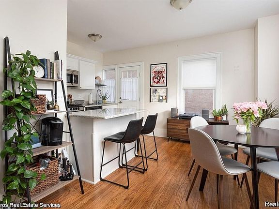 2nd image of 1080 Wayburn St #15008