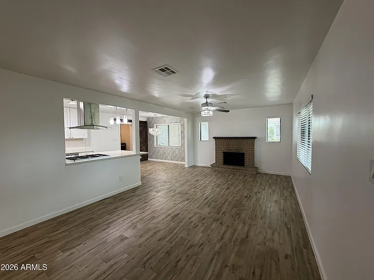 2514 E Fairmount Ave — Photo 6