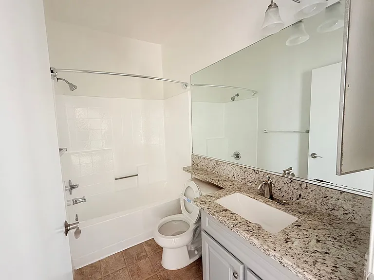 Perfectly situated 2 bedroom and 2 bathroom ! — Photo 62