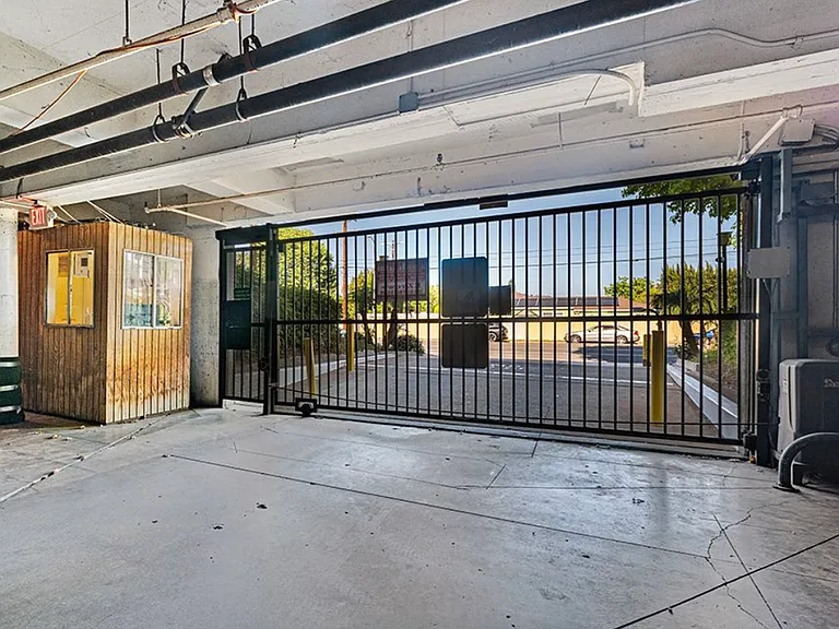 5301 Balboa Blvd #F7 — Photo 33
