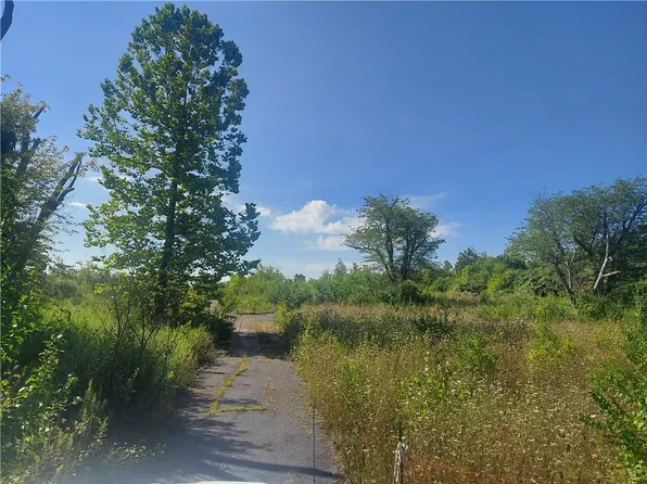 8148 Westbrook Rd, Brookville, OH 45309