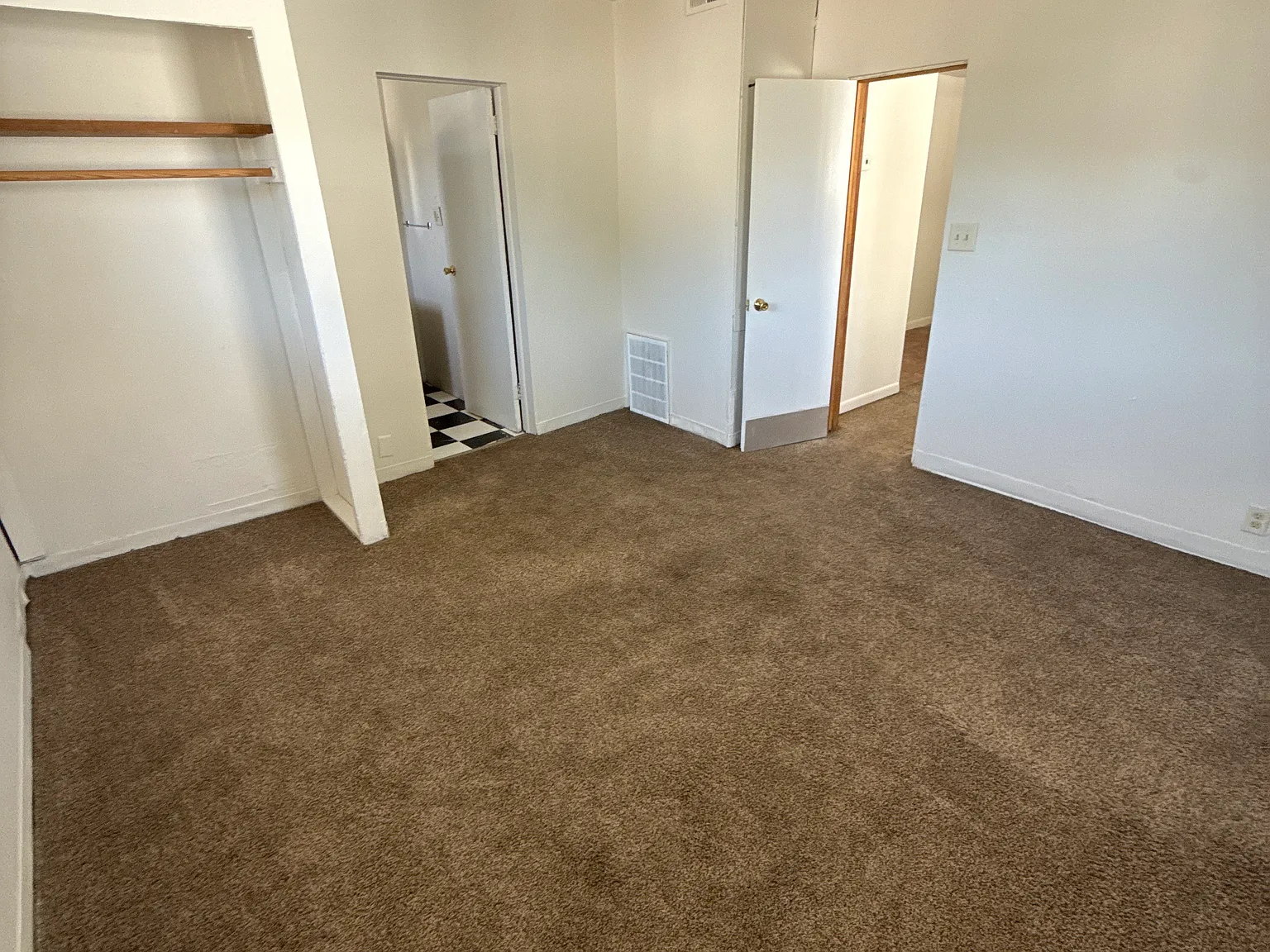 2 bed, 700 sqft, $775 — Photo 3