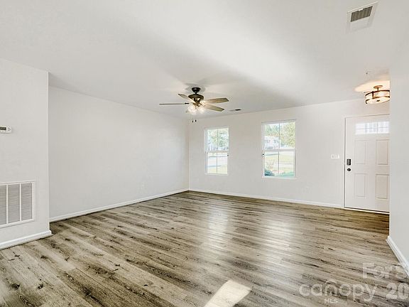 4th image of 2394 Everton Cir SE