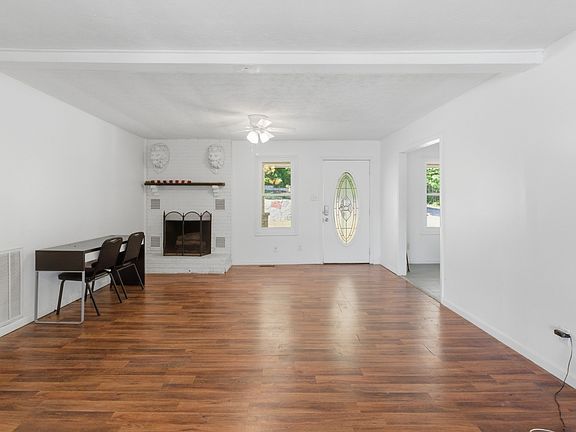 4th image of 2019 Cedar Bluff Dr