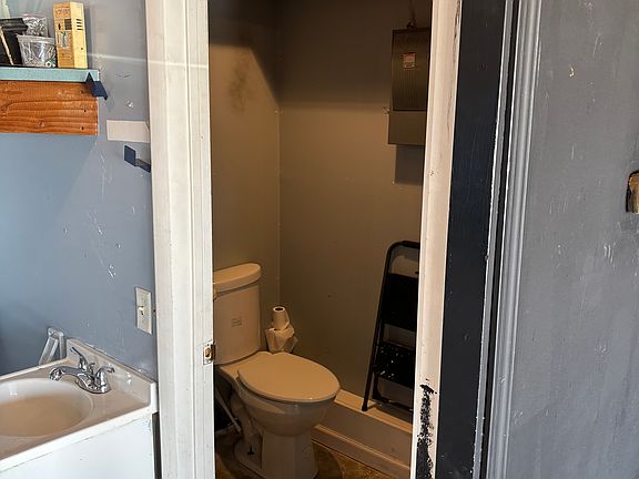 3rd image of 252 S Main St Suite A