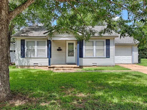 903 N Glendale St, Hallettsville, TX 77964