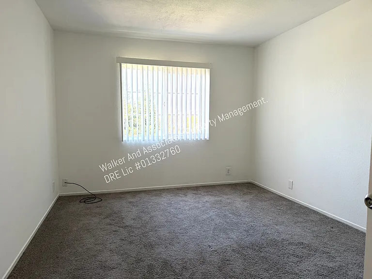 2406 Village Grn — Photo 10