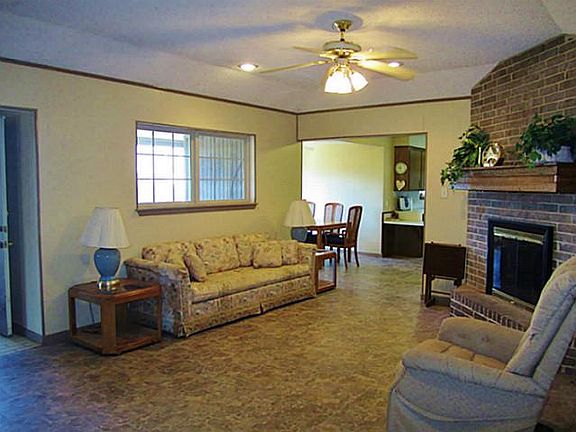 3rd image of 2318 Ivanhoe Ln