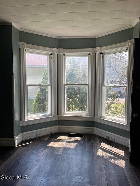 4th image of 24 Elmwood Avenue