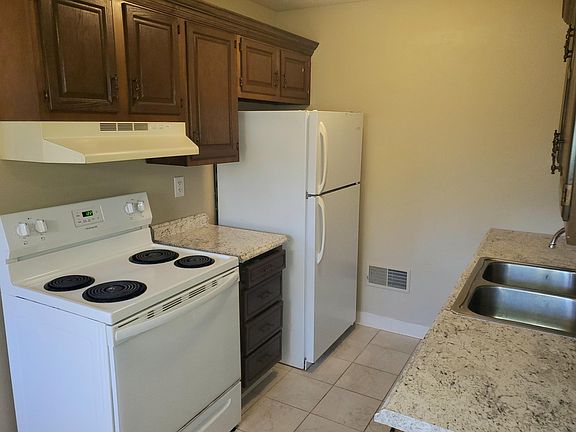 5th image of 4409 Country Club Dr APT 37