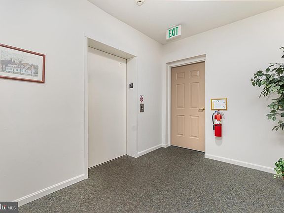 3rd image of 1308L Scottsdale Dr #225