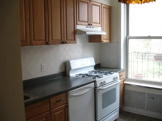 Rented by Frank Valvo Real Estate | media 45