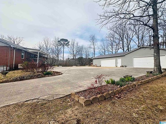 4th image of 100 Ridge Ln