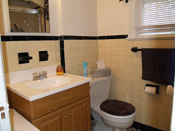 4th image of 452 Franklin Ave
