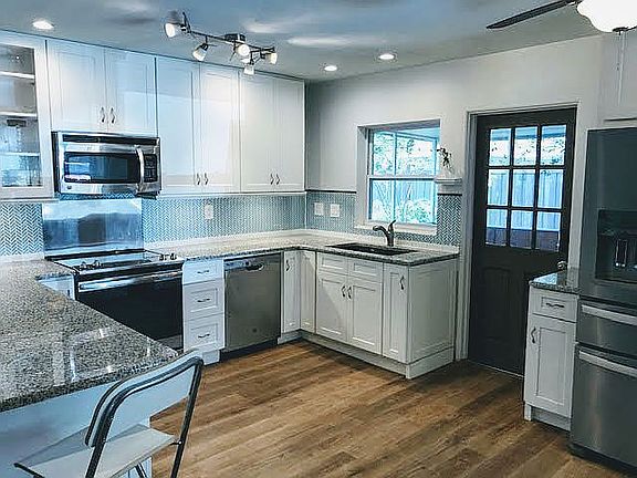 5th image of 515 Oak Ln