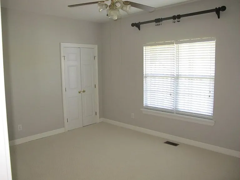 716 Crown Point Ct — Photo 15