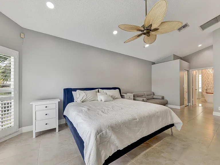 10370 NW 50th Ct — Photo 17