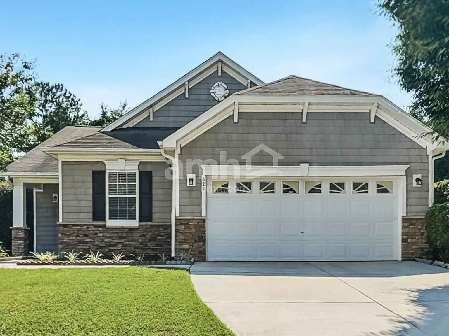3 bed, 2.0 bath, 1724 sqft, $2,045 — Photo 1