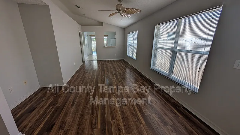 3 bed, 2.0 bath, 1112 sqft, $2,100 — Photo 4
