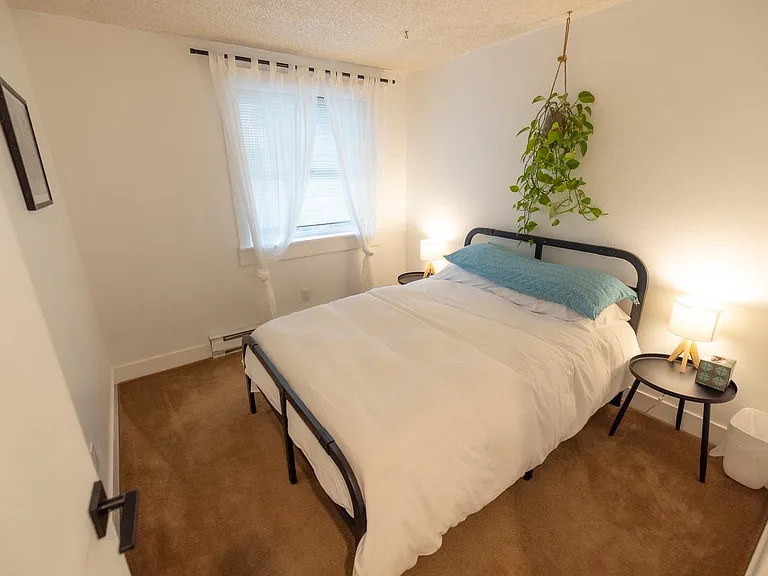 1600 NW Quincy Ave #1 — Photo 8