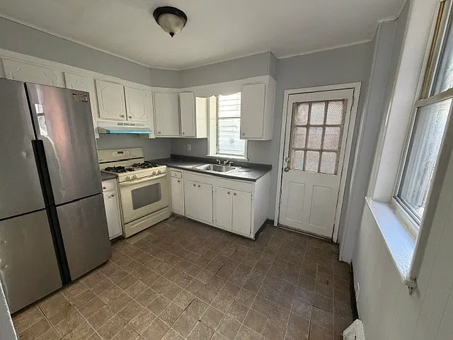3 bed, 936 sqft, $1,325 — Photo 4