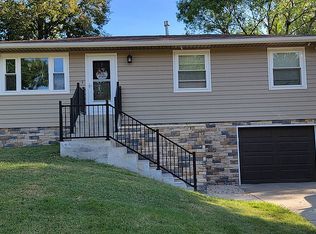 2209 SE 35th St, Topeka, KS 66605