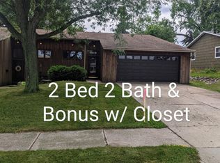 1427 Division St, Green Bay, WI 54303