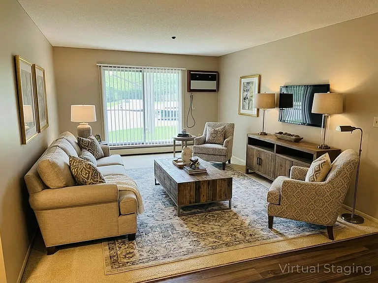 Emerald Pointe — Photo 2