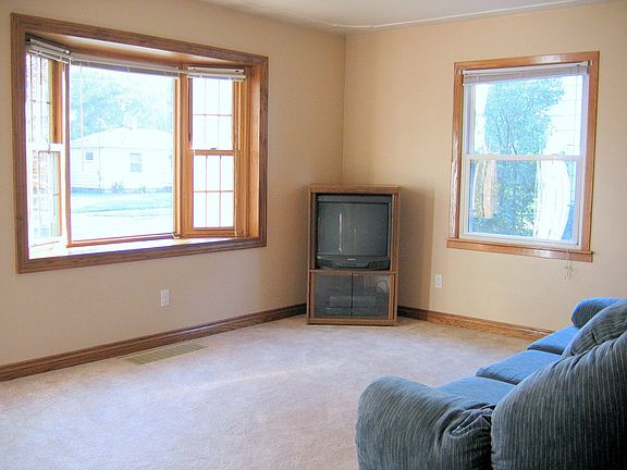 3rd image of 318 Pickett St SW