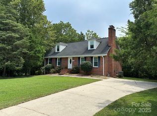 444 Lakeview Dr, Harrisburg, NC 28075