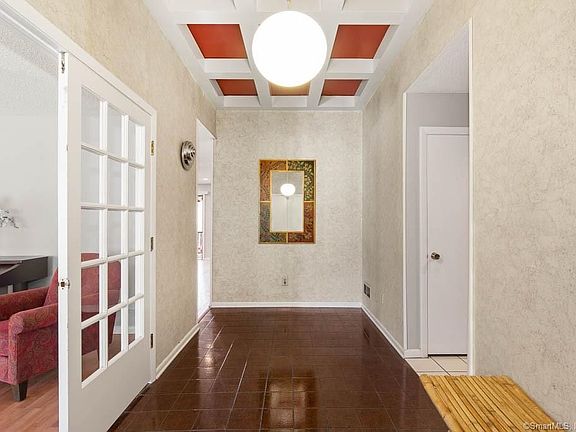 Gracious foyer to living room, family room and bedrooms ...