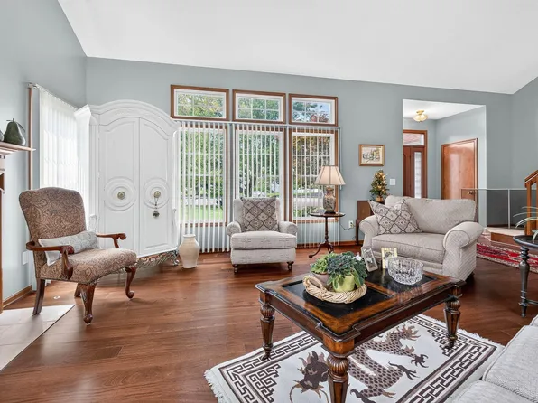 6084 Maidstone Ct, Westerville, OH 43082