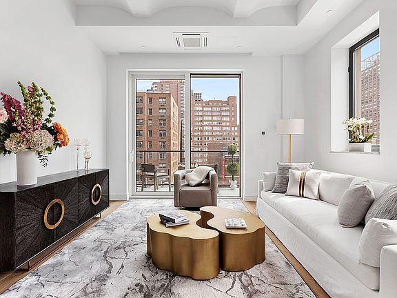 4th image of 305 E 61st St #501